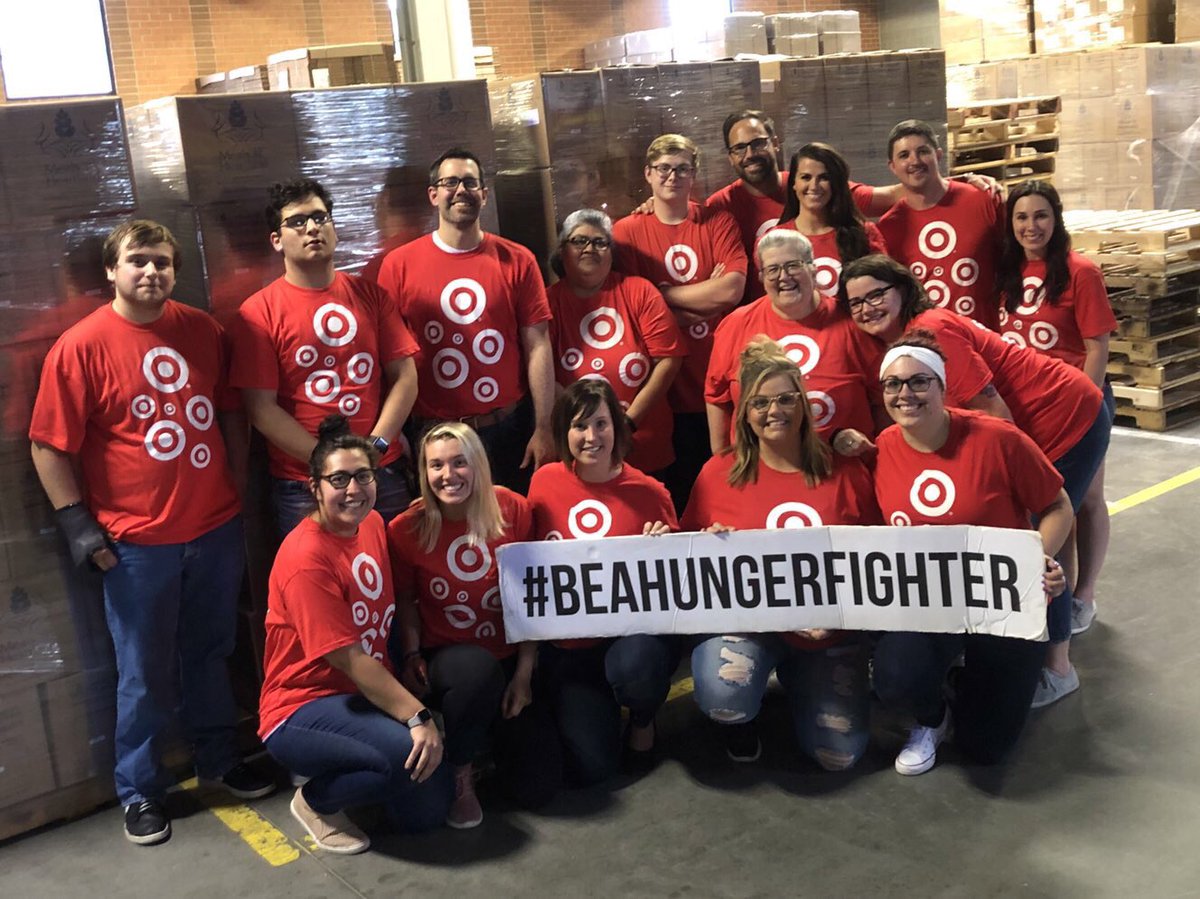 JessReeck's tweet photo. Lots of fun volunteering at Meals From The Heartland with this crew! #beahungerfighter #targetcommunity #WorkSomewhereYouLove #T1791 #makeadifference https://t.co/x2UsUvLfLN