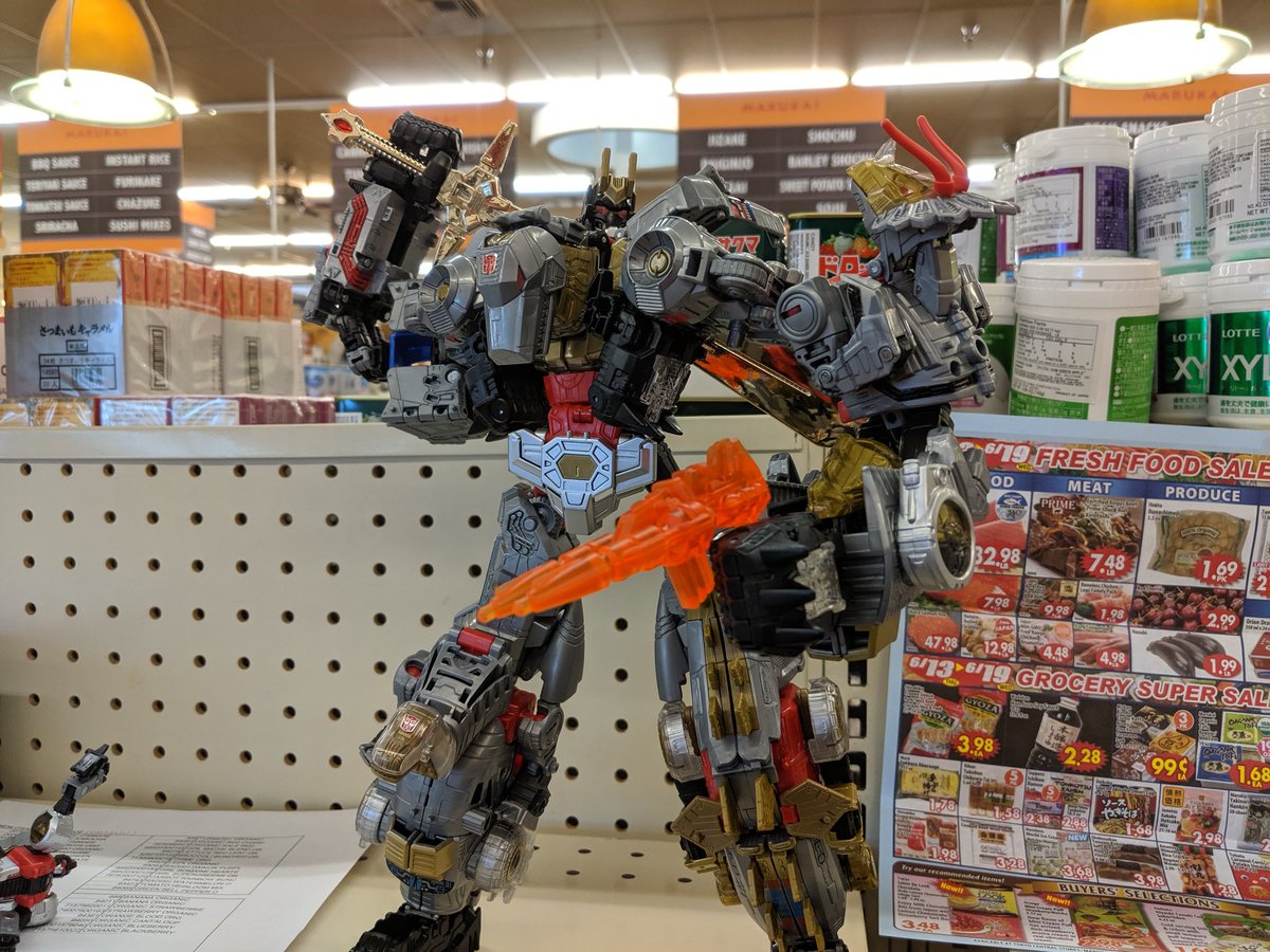 NoPaintRequired's tweet photo. #potp Volcanicus and Slash using #crazydevy 14X Sword and #arttek AoT 02 Blasters. While the accessories are an amazing addition, the #gestalt still feels lacking. But it's still a unique situation and there are remedies to improve.
#transformers #dinobots #grimlock #deskbot https://t.co/8ufvPLJKk2