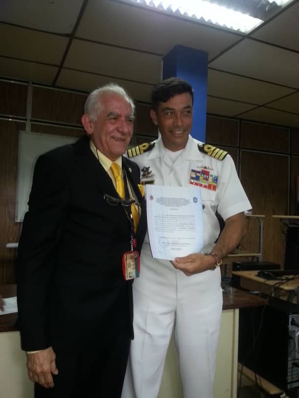 unefavidi's tweet photo. #reconocimiento entrega de certificados por parte del vicerrector del @unefavidi Cnel (RA). Dr. Pedro Camacaro a los investigadores, que los acredita con la categoría de nivel: A-2, novel, A-1. #19Jun https://t.co/YPxekregxm