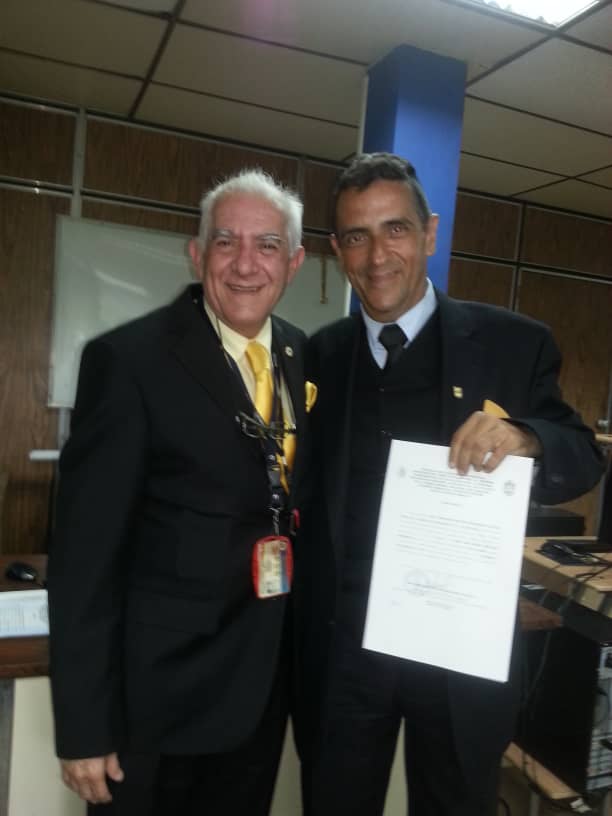 unefavidi's tweet photo. #reconocimiento entrega de certificados por parte del vicerrector del @unefavidi Cnel (RA). Dr. Pedro Camacaro a los investigadores, que los acredita con la categoría de nivel: A-2, novel, A-1. #19Jun https://t.co/YPxekregxm