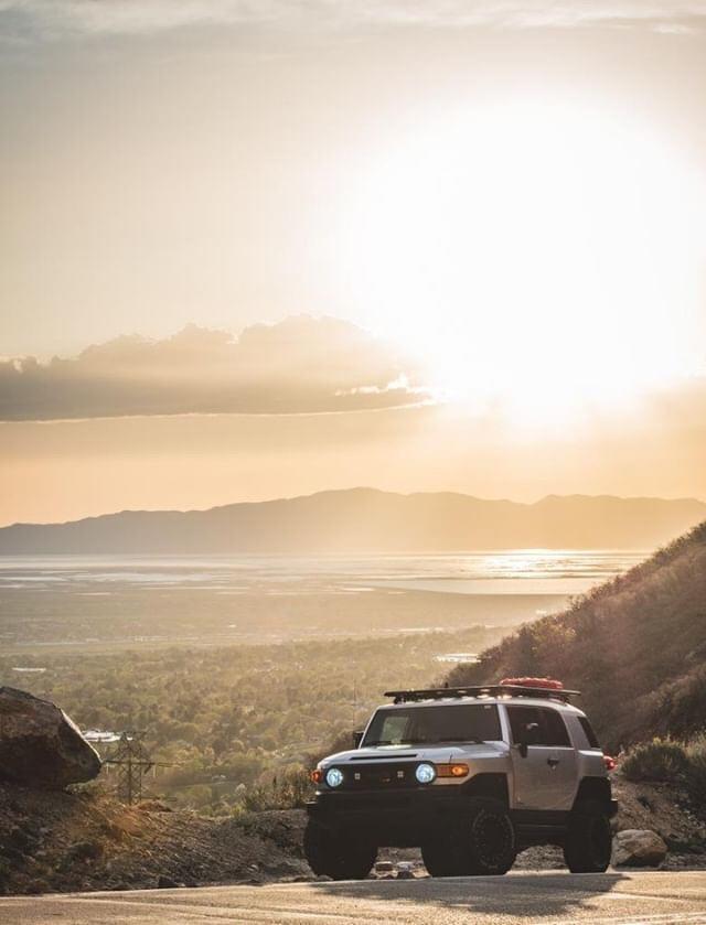CooperTire's tweet photo. Everything the light touches is the #CooperCrew's kingdom.
#Custom #Toyota #Toyota4x4 #WestCoastYotas
📷 by @offrdbox https://t.co/PXxWgRlx7C