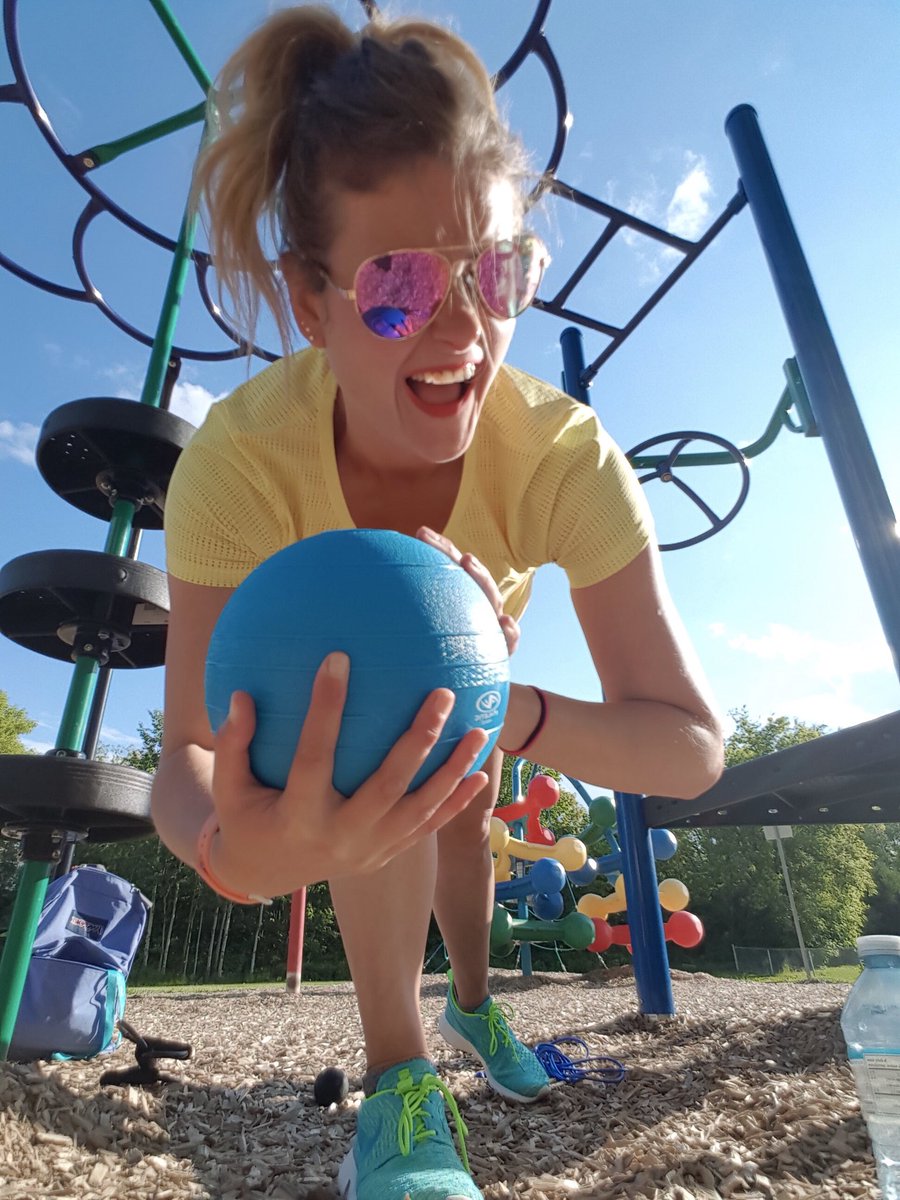HeyItsMeMissJT's tweet photo. Throwing things is always fun! #MaybeALittleTooMuchFun 😉#WeightedWorkout #AthleticTraining #HIIT #OutdoorFitness #ParkFitnessIsWhereItsAt #SweatItOut Cardi-oh, oh, oh, oh, oh... #TheRightStuff #IGotIt👌 https://t.co/6vFEasvgZU