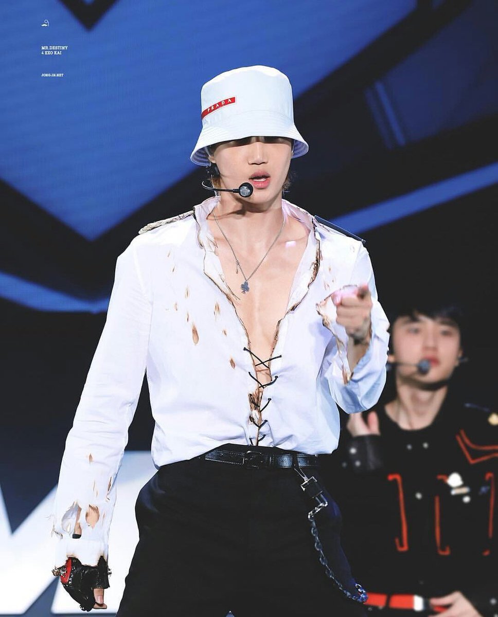 seulkaipics's tweet photo. look at the stage presence, the aura and the charisma 🔥🔥🔥

{ stream zimzalabim https://t.co/XZ3fTyb7B7 }

#SEULKAI #EXOVELVET https://t.co/tYA5omWcI2