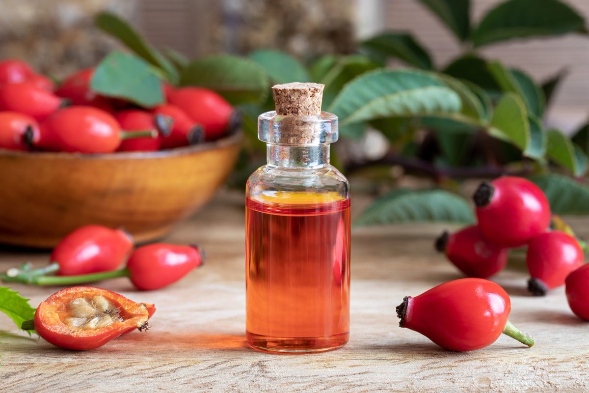 EatPrayWorkout's tweet photo. NEW POST! Ever wondered why some rosehip oils feel different on your skin to others? I did, so I researched it and put together a guide for what to look for when purchasing a rosehip oil: https://t.co/DSserb02Ta https://t.co/uo0pEHtNj6