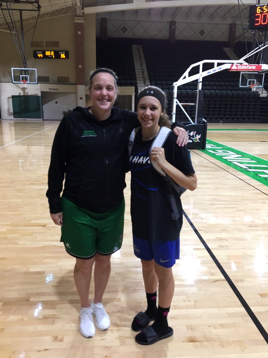 Had an awesome few days at the @UNDwbasketball elite camp! Thanks to all the coaches and players for the great experience! 
@coach_mo @undcoacheves @CoachBrewU @coach_bernhard 
#FightingHawks