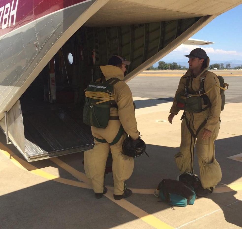 R5_Fire_News's tweet image. A number of early season lightning fires have kept the Redding Smokejumpers busy. For more info on our smokejumpers, visit:  fs.usda.gov/detail/r5/fire…
