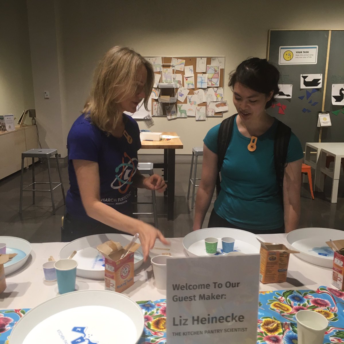 DrHolly's tweet image. If only the twitters were smell-o-vision?! @KitchPantrySci in the @BellMuseum #SolutionStudio tonight working some acid-base indicator color magic with cabbage juice