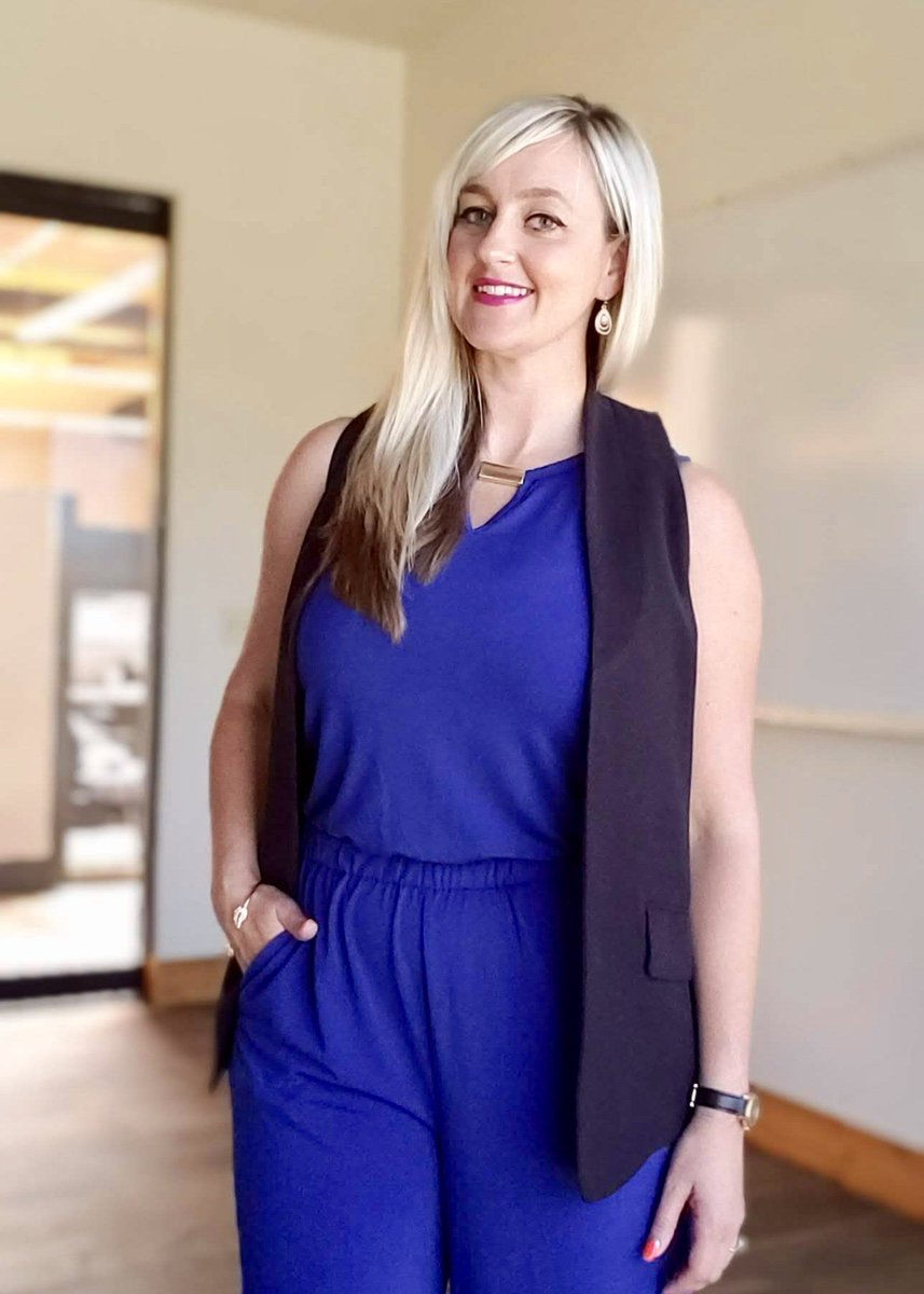 ach167's tweet photo. Wearing a summer jumpsuit for work!? See the deets on this Avon Ella Jumpsuit over at #wordofalicia https://t.co/0JQMg8Y19z
💙
Shop Ella Jumpsuit: https://t.co/7PS6c32HPK
💙💙
#workinggirl #whattoweartowork #wearandsharewed #avonfashion https://t.co/BXkt1Np4Us