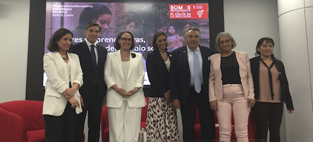 CCmpic's tweet photo. #CMPIC Seis países de América Latina todavía no cuentan con leyes o políticas que faciliten el acceso de las mujeres a la propiedad de la tierra.

Leer más en https://t.co/7NF5NGnTQf https://t.co/X56EojOFzn