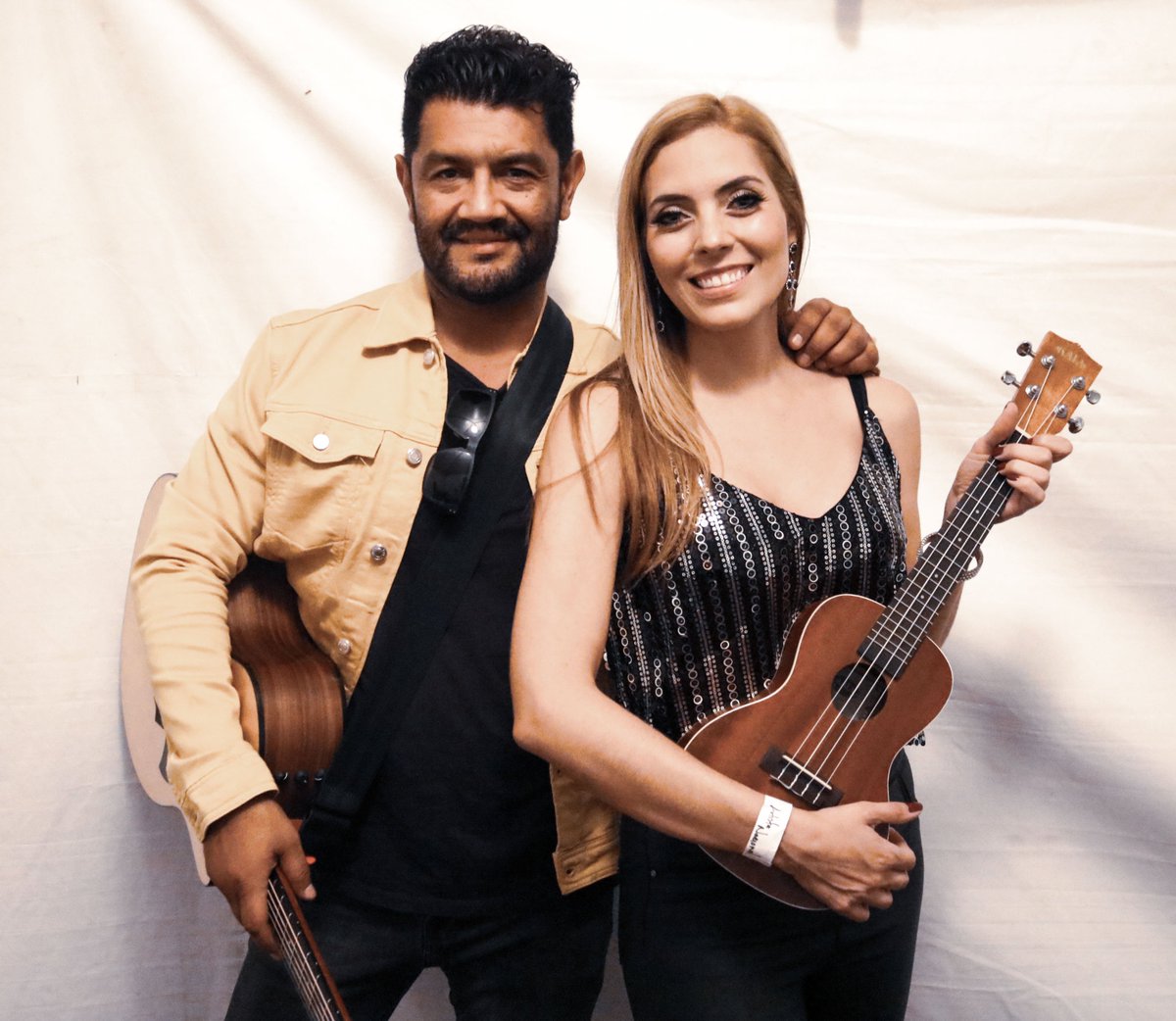 AleMartore's tweet photo. Gracias a mi amigo @solorzanomusic por invitarme al opening del concierto de #Bacilos y #Fonseca ¡Nos la pasamos genial🎶! Aquí les dejo un par de fotos🙌 https://t.co/yTUvts3H1p