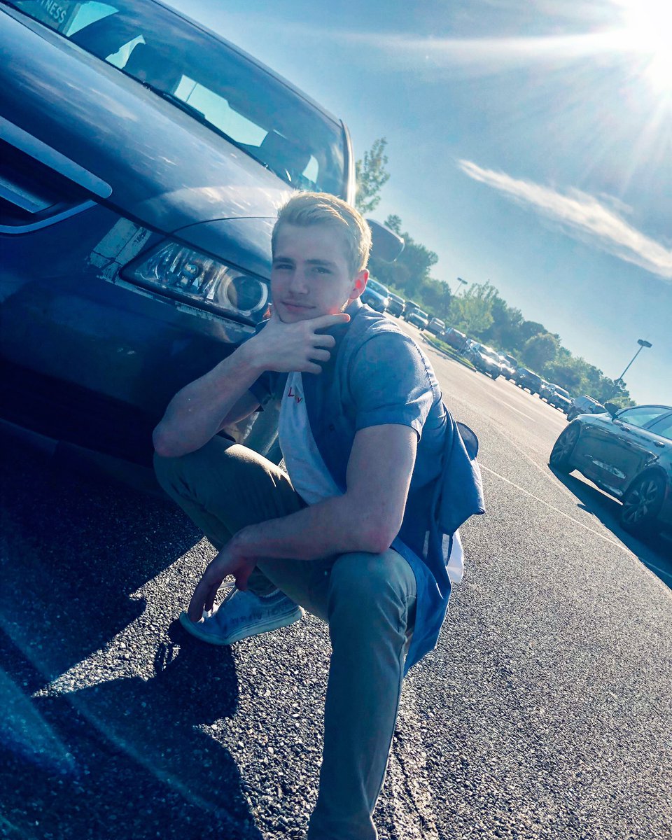 AlexBOfficial's tweet photo. Turned out to be a pretty nice day #norain #swag #swagpose #sunny #2daystilsummer #sunshine #parkinglot #impromptuphotoshoot https://t.co/VFlm2URNPz