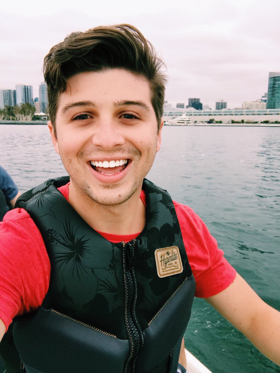 TylerLayneMusic's tweet photo. In the words of pop greatness: nothing comes close to the golden coast ☀️🌊 https://t.co/dSXkJzAcQu