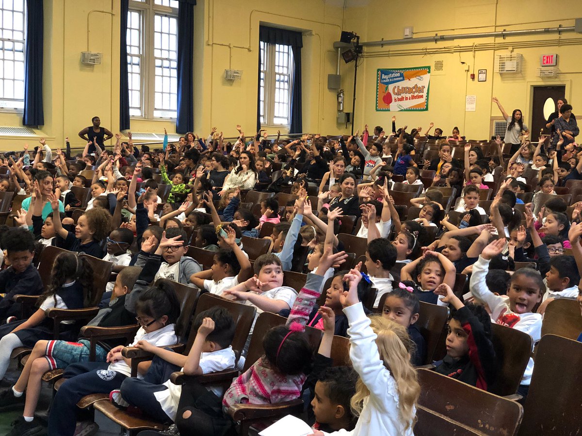 ms_emmer_reads's tweet photo. #ps96SummerReading2019 https://t.co/SA5IO7Zr2Q