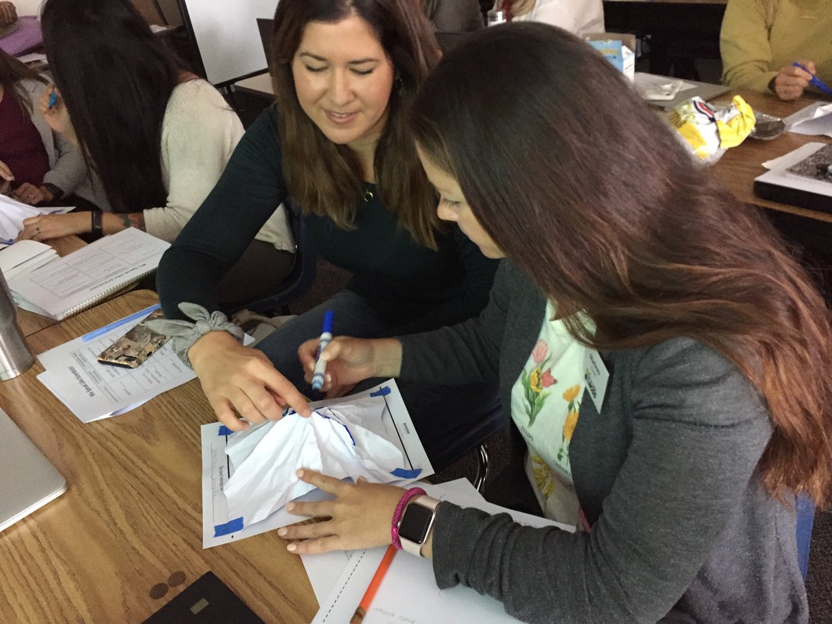 ChienforSTEM's tweet photo. Digging into #CANGSS with @Casciencepete at the @VistaNGSS 2019 Summer Institute. Thrilled to see @VistaUnifiedSD teachers engaged w/ @MysterySci  experiences while also adding in rich discussions using the We Speak Like Scientists placemat &amp; sense-making notebooking strategies. https://t.co/3goJESQbCg