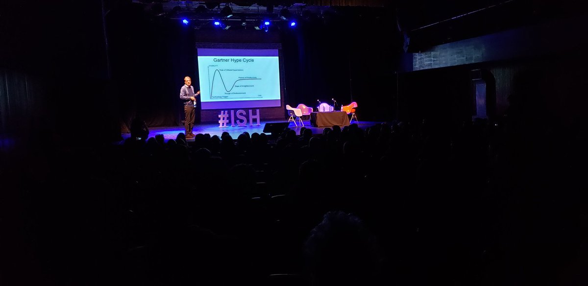 herschuster's tweet photo. Andá a buscarla al ángulo, Selección! En Innovación Sin Humo llenamos la sala del @culturalsanmar con curiosos que vinieron a escuchar sobre Inteligencia Artificial y Robótica. Cracks @sebacampanario @marturua @eglinsky @LucianaReznik @gdimare! GRACIAS! Otro Ciclo de @Spiquers! https://t.co/7VkYJ6EMXl