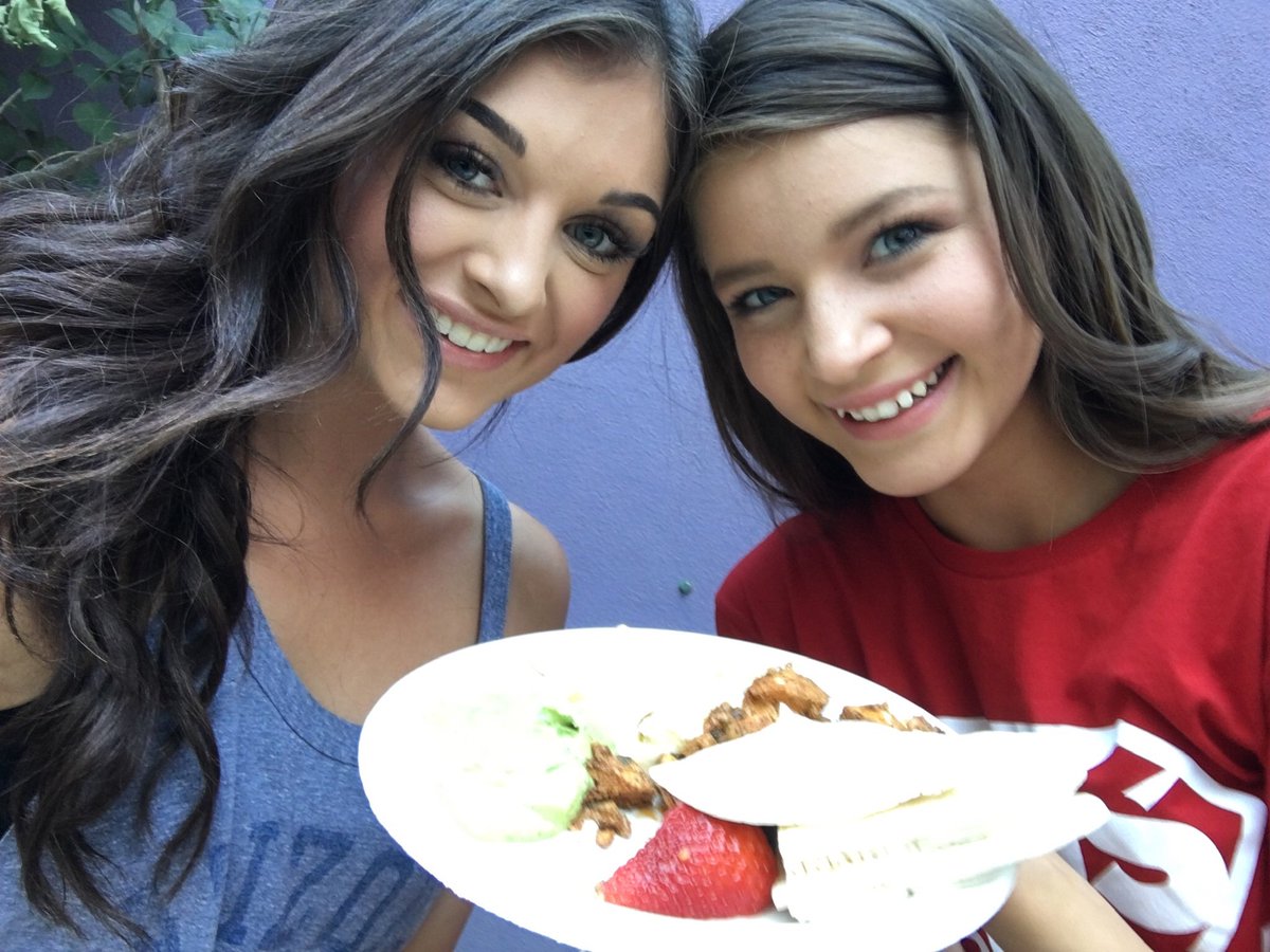 MissEstrellaOT's tweet photo. I love me some #PitaJungle 🥙mmm hummus! #PitaJungleMesa is a frequent stop of my family. #NeverBeenFullyFunded #RedForEd #FundOurFuture #IAmTheFuture #1BillionStillMissing #InvestInEd #RedForKids #MissAZ #MissAZ2019 #Missarizona #Missestrellamountainsot #Missemot @missazorg https://t.co/hujqOijSMI