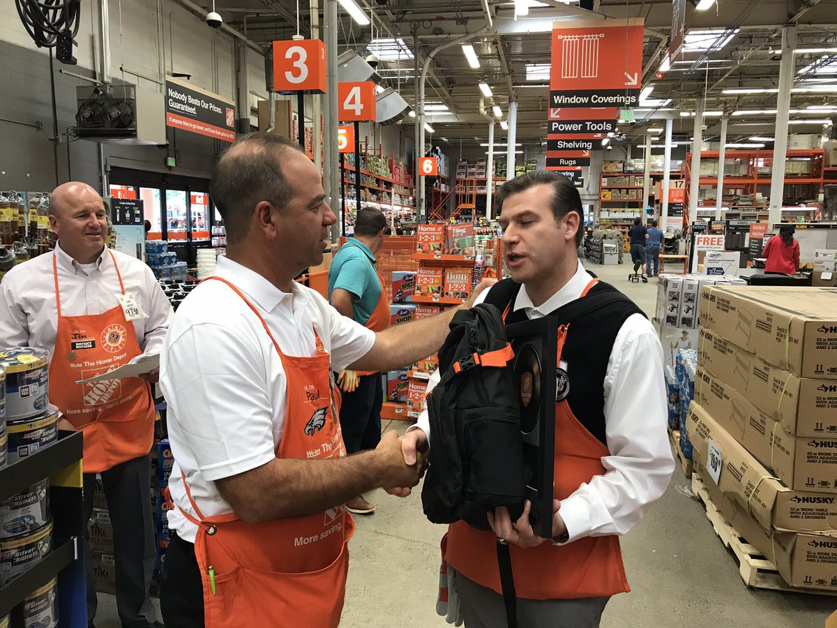 CCardelfe's tweet photo. Had a great visit from Paul Lundholm and RMMs. We also celebrated Ed for being number 1 in HDPP at 70% for the region. https://t.co/U3iCp2TYJK