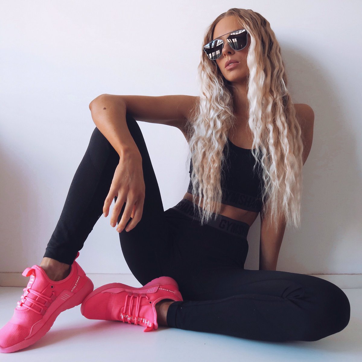AshleyHayman's tweet photo. Mood 😎💗👟
@athletikan https://t.co/bVAI7OO9SC