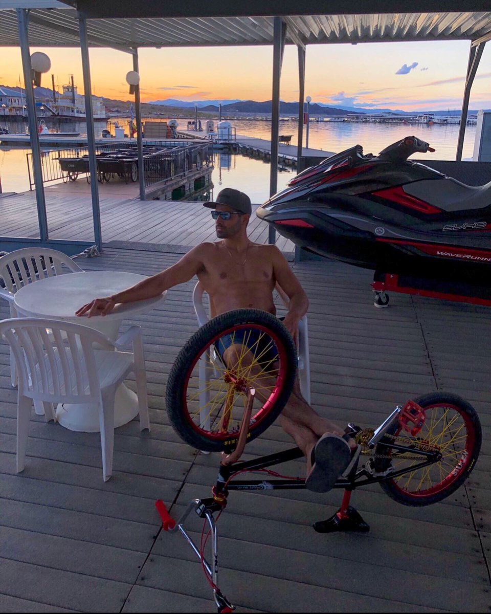 Ricardo_Laguna's tweet photo. 3 new ones for me! Seeing @evenmiro and his kid #wakesurf, my self making to the deck after #wakesurfing and funner #funtimes!
🏄🏽♂️
🏄🏽♂️
🏄🏽♂️
#lakemead #mastercraftboats #lakemeadmarina #mustdo #wakesurfinglife #lakelife #sunset #lifeisgood #lifeinthewater #wakesurfpics #mastercraft https://t.co/ybEnc9Pt25