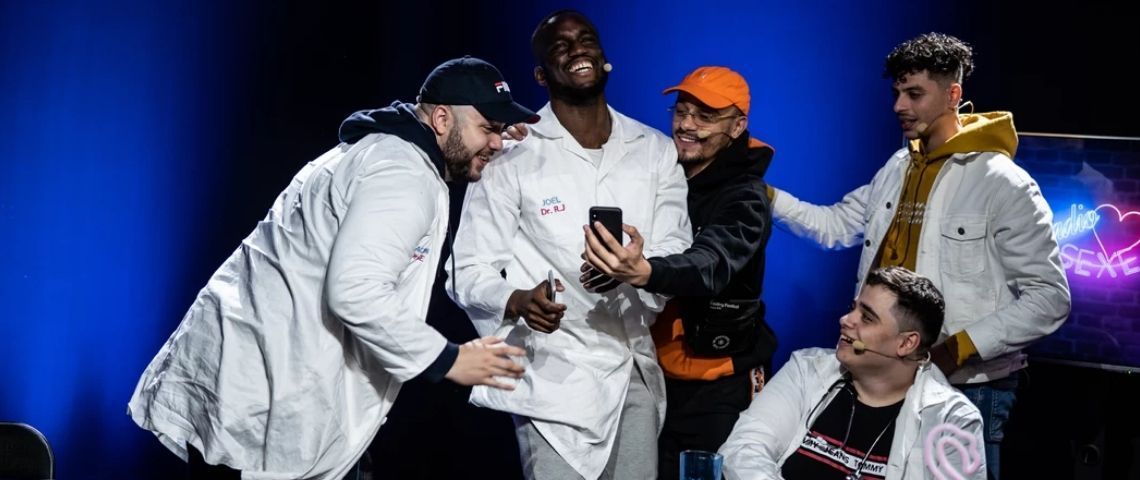 FlashTweet's tweet photo. 3️⃣👍[#SocialMedia]
#RadioSexe, le talk show sexiste qui bat tous les records sur #Twitch 
https://t.co/wIHTpdyjtp  v/ @LADN_EU 

💬 Créé par des #streamers de #jeuxvideos, il approche les 100000 fans.

#SocialNetwork #trashtv

#FlashTweet ⚡️ #RT pour donner du sens https://t.co/BvmrG2UK7Y