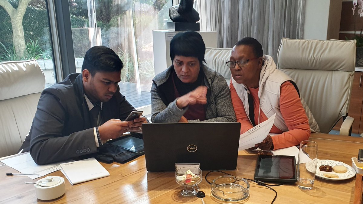 GreenShootsEdu's tweet photo. Going deeper with #DataInformedDecisions (using multiple devices!)
#Analysis #DevisingStrategies
#LeadTeacherBootCamp https://t.co/j0G7CZalwL