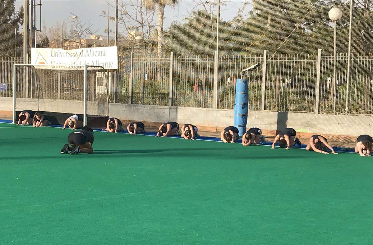 @DublinCityUni student <a href="/eimear_corri/">Eimear Corri</a> leads early morning stretch of <a href="/JuniorGreenArmy/">JuniorGreenArmy</a> team before warm weather training as part of her INTRA placement - get these experiences through your <a href="/dcu_shhp/">DCU School of Health and Human Performance</a> Sports Science &amp; Health degree.