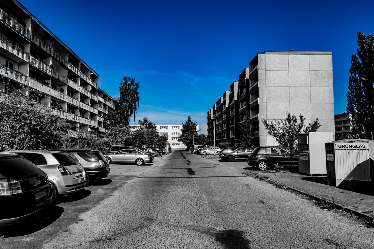 CryxDx2's tweet photo. I wanna show you my old hometown, Fürstenwalde/ Spree (Fuerstenwalde)
#art #photograpy #nikon #nikond5600 #d5600 #pictures #hometown #fürstenwalde #fuerstenwalde
#street #traffic #trees #summer #sun #sky #germany #brandenburg #selectedcolour #monochrome #blackandwhite #building https://t.co/rkgL4nusSK