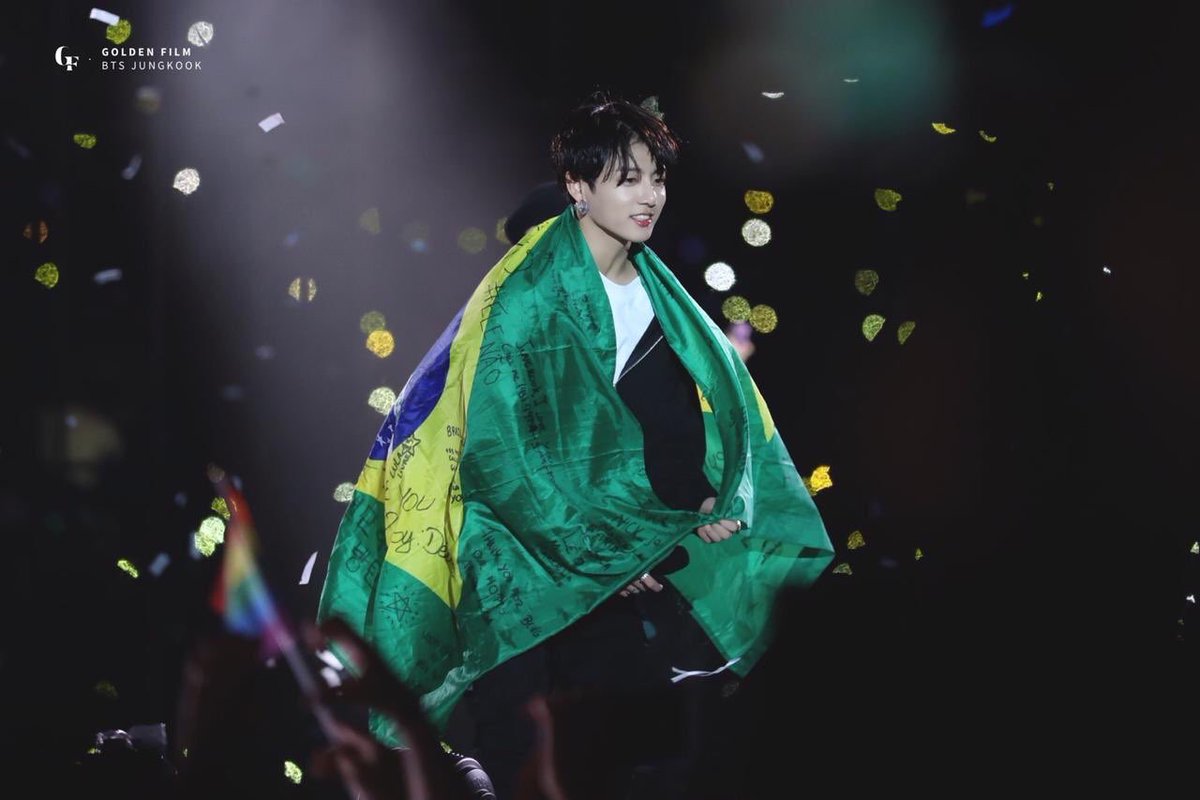 Luanalft's tweet photo. A essas fotos , apesar de não ter ido ao show foram imagens que ficaram na minha memória. E tanto carinho e admiração por esses meninos @BTS_twt #btsbrasil #BTS #BTSWORLD #BTSinBrazil #JUNGKOOK #JKOurEuphoria #V #taehyung #khope #junghoseok #btsallianzparque #BTSinallianzparque https://t.co/RGDzmC6k8c