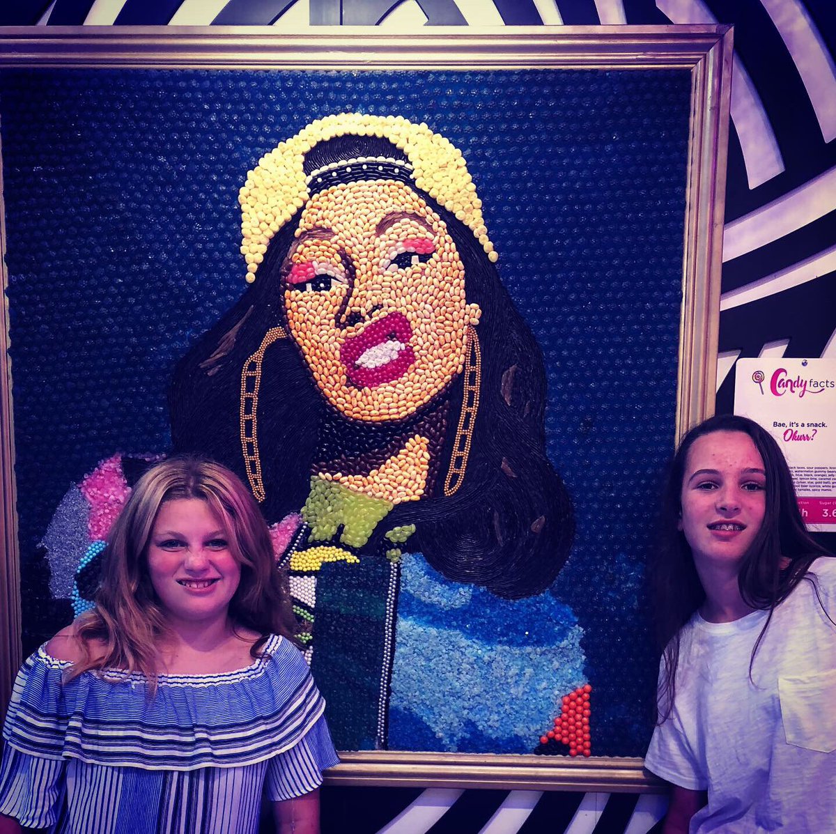 SavannahElle's tweet photo. @thecandytopia #candytopiaatl #iwantcandy #birthdaygirl #creeper #photobomber https://t.co/zdc9lZlxt8