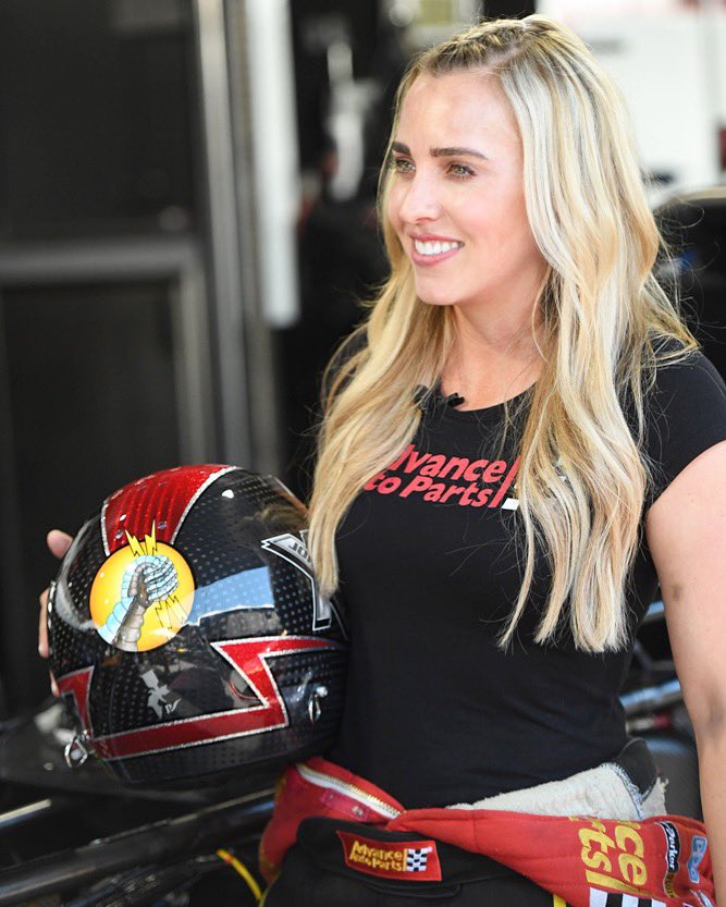 BrittanyForce's tweet photo. Heading to Norwalk in the morning for the last of this 4-in-a-row. We’ve struggled the last few races but, after a good test session our @advanceauto team feels confident going into Norwalk. We’re looking to qualify in the top and finish this one on a high note! 👊🏼⚡️💋 https://t.co/XicsCAXmQC