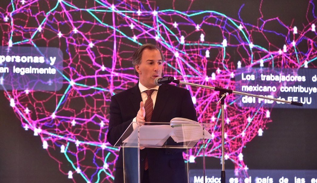 JoseAMeadeK's tweet photo. La ratificación del T-MEC valida que se puede construir en unidad. Apuesta por comercio libre y Estado de Derecho como herramientas para crecer. Fueron muchos servidores públicos los que hicieron esto posible; son ejemplo de generosidad en política, pensando primero en México. https://t.co/ajj0cwuzgR