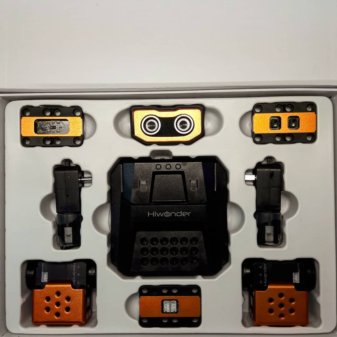 HiwonderSteam's tweet photo. Thank instagram https://t.co/CWOabqQqk9 for the great pic about #Hiwonder #Qdee #robotique #robotic #robot #Qdee #hiwonder #microbit #lego #compatible #lego #droidstore #TeenChoice https://t.co/sge9OTBexU