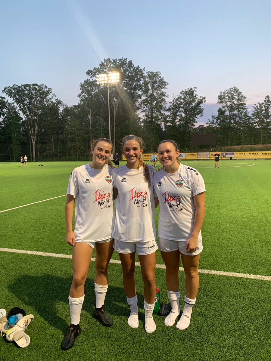 AngelaSteidl's tweet photo. Representing @FurmanWSoccer tonight with @nashvillerhythm! Can’t wait for fall season with them! https://t.co/2I3bdWDzRe
