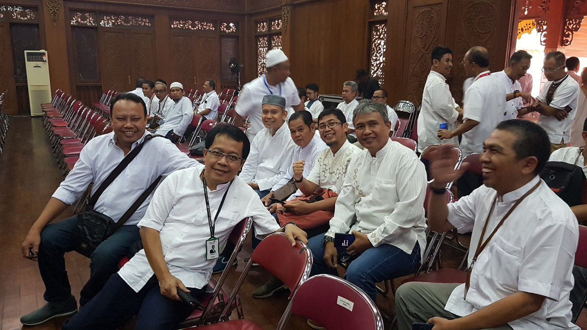 rizka_muchtar's tweet photo. Halal Bihalal Telkom Reg-2
Anjungan Riau TMII
Mohon maaf lahir bathin utk semuanya

#livingthetelkomwaybekasi
#patriotbks 
#telkombekasi
#patriotbekasi https://t.co/A9qJ9QSIVI