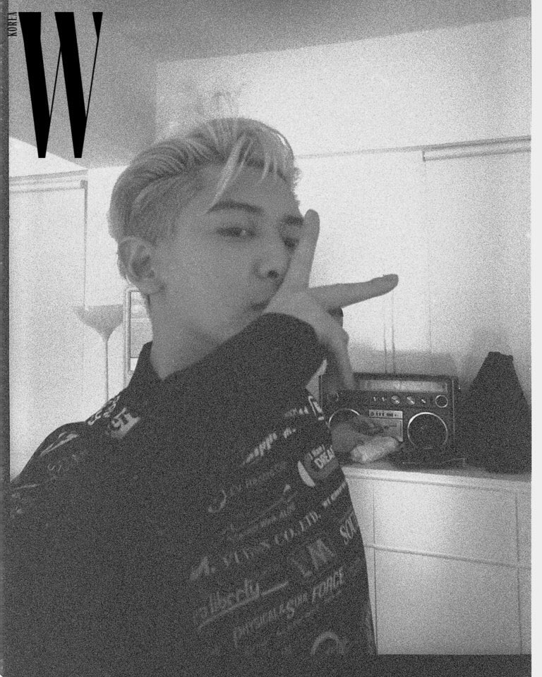 EXOGlobal's tweet photo. [OFFICIAL] 190620 W Korea Website Update with #CHANYEOL &amp; #SEHUN (1/2)
https://t.co/9i60PFbFlJ

#EXO #엑소 @weareoneEXO https://t.co/lj03NRz1AJ