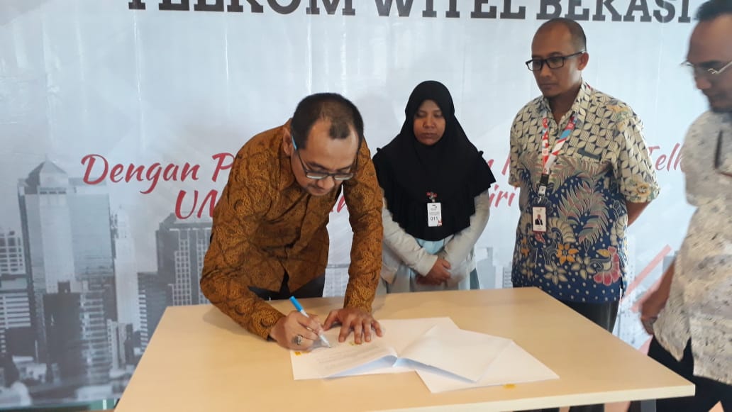 rizka_muchtar's tweet photo. Konstribusi memajukan perekonomian masyarakat Bekasi, CDC Witel Bekasi salurkan bantuan pinjaman utk UMKM Tw-2/2019

#patriotbks 
#livingthetelkomwaybekasi
#telkombekasi 
#telkombks https://t.co/4jw9LhfV6J