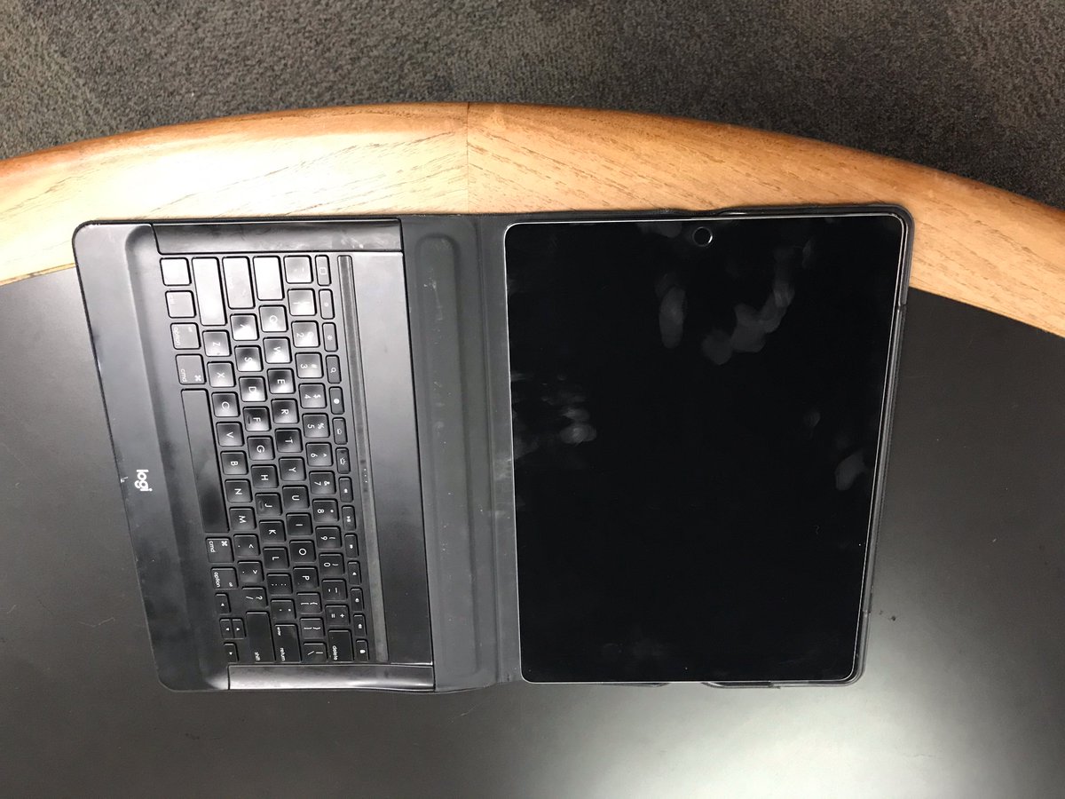 LKS_POLICE's tweet photo. Did you forget your IPad? We had one turned in that was found at the basketball courts at Skyline Elementary. Call our Evidence Technician 425-622-9401 to recover it. #lostipad #ineedmyowner #lakestevenspd https://t.co/JTg3QSuKr3