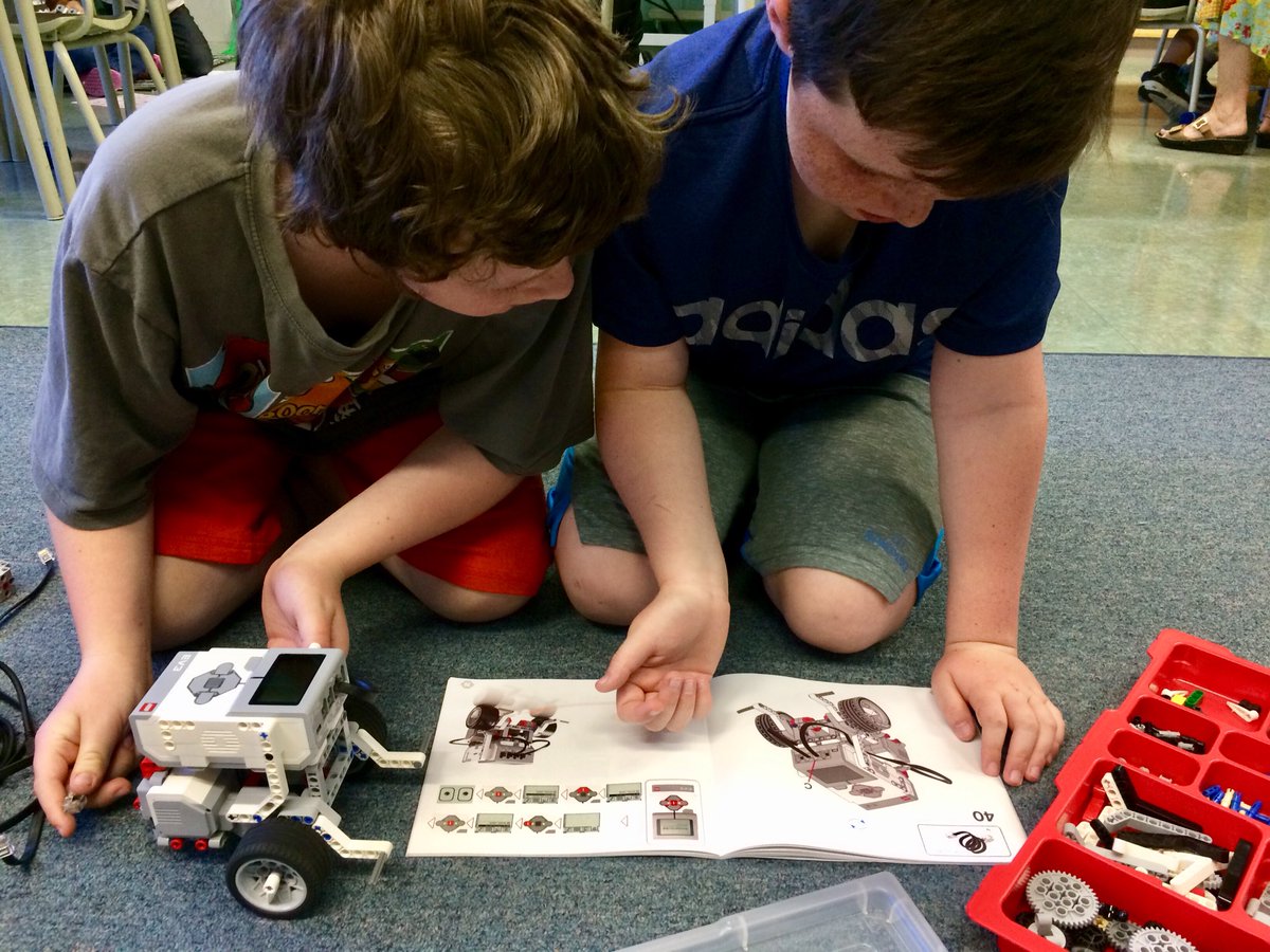 V_Brewis's tweet photo. It’s not just about robots, it’s about collaboration, problem solving, perseverance &amp; creative thinking. And my Gr4 Ss would say it’s about “having fun”! Huge thanks to Phoebe from FIRST Western Canada for a great workshop! @mckenzie_lake #Robotics #STEM #FIRSTweets #WeAreCBE https://t.co/HN8ejZiezl