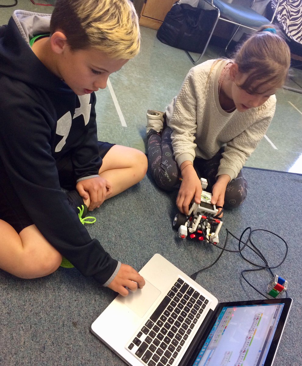V_Brewis's tweet photo. It’s not just about robots, it’s about collaboration, problem solving, perseverance &amp; creative thinking. And my Gr4 Ss would say it’s about “having fun”! Huge thanks to Phoebe from FIRST Western Canada for a great workshop! @mckenzie_lake #Robotics #STEM #FIRSTweets #WeAreCBE https://t.co/HN8ejZiezl