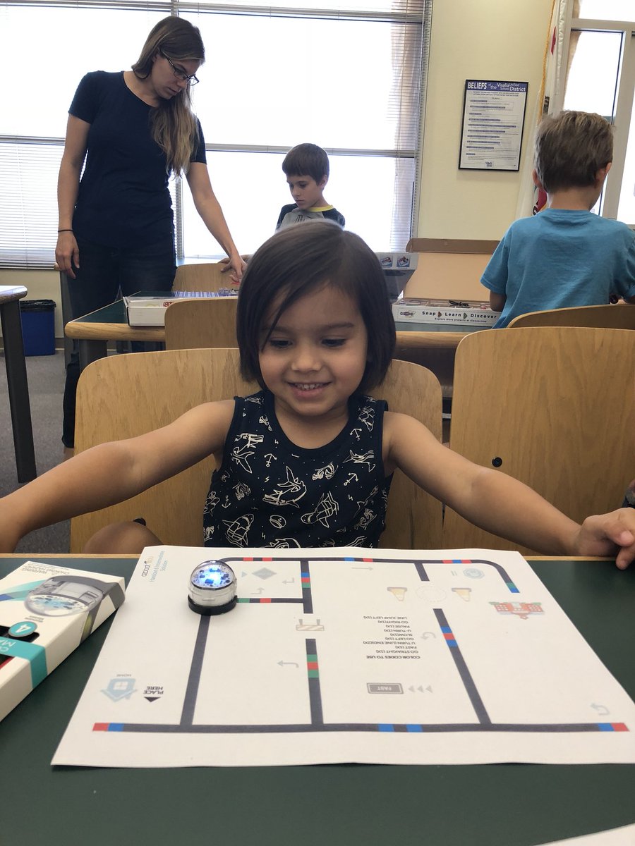 #Makerspace Wednesday! Thanks <a href="/vusdlibraries/">VUSD Libraries</a> for the fun! My boys loved the Ozobots! #VisaliaUSD