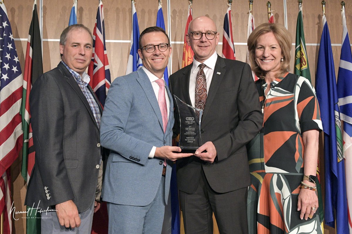 CoopCMC's tweet photo. Félicitations aux lauréats - #360COOPERATION
Prix du coopérateur émergent, Charles-Hugo Maziade,
Prix d’excellence coopérative, Monique F. Leroux,
Prix de la petite coopérative, Fromagerie Coopérative St-Albert 
Prix de la grande coopérative,Federated Co-operatives Limited https://t.co/YSld29elEE
