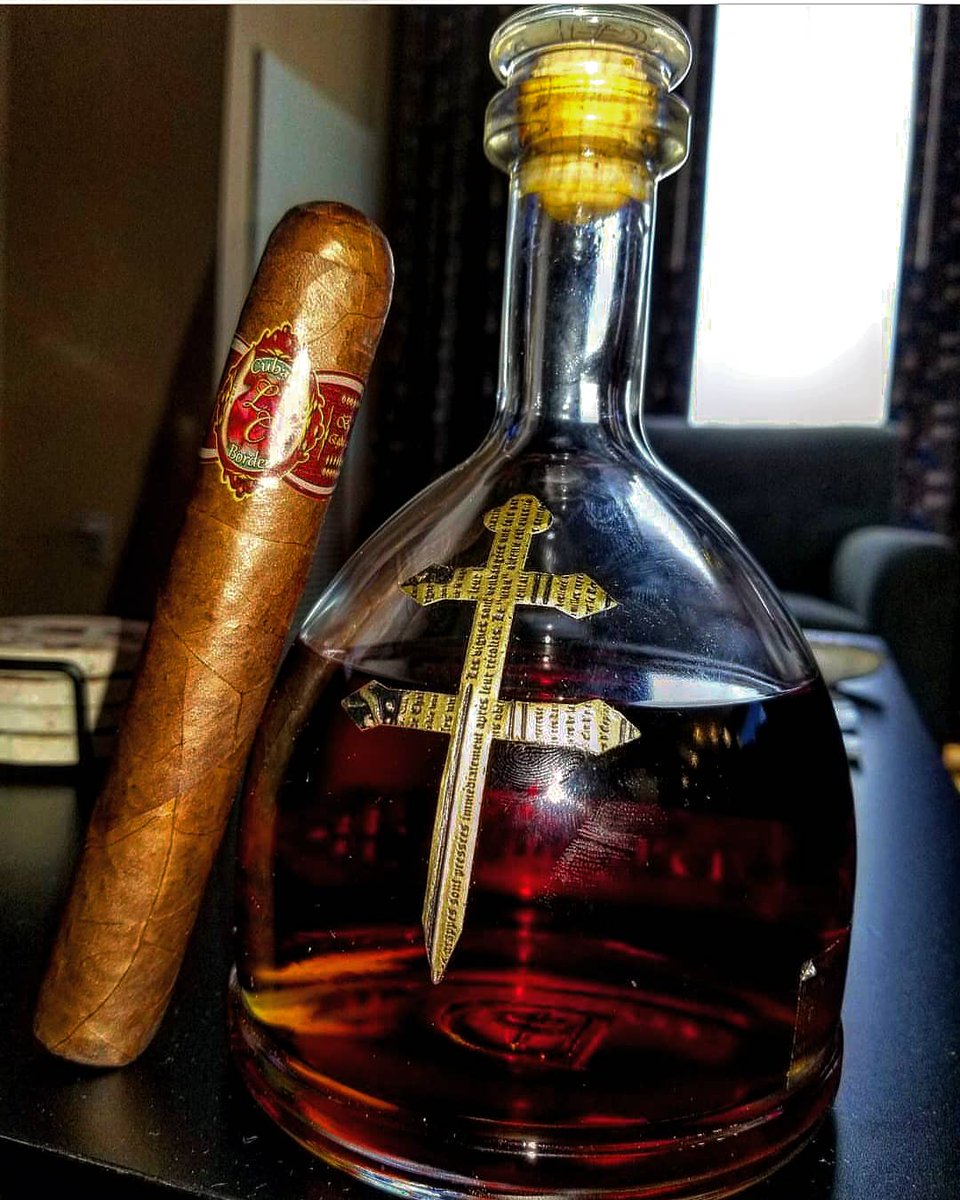 MartincdWfg's tweet photo. #Repost from @kingrahthebear - Vegas baby! #SmokeGood with this #CubanBorder #CognacInfused #DrinkGood with this #DusseCognac https://t.co/9cK28AxcVo