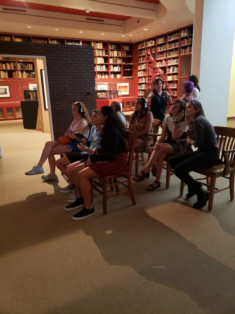 norafranklin's tweet photo. The Boerne HS Theatre Group met today for lunch at Diana’s Burgers then traveled to the McNay Art Museum to see the American Theatre Exhibition! It was a great day! @BoerneFineArts https://t.co/5nU8ncYF2I