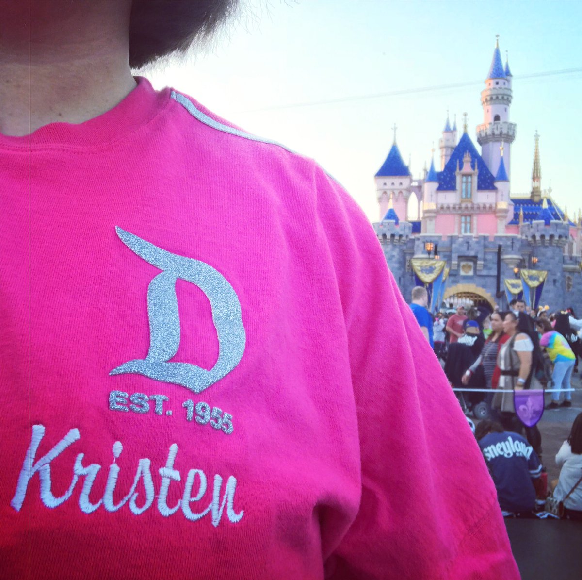 _K10_'s tweet photo. “On Wednesdays we wear pink!” (And every other day, too.) ((Also: If it’s not moving, monogram it!))
#imaginationpink #Disneyland #DisneyBasic https://t.co/H1b5tESV7j