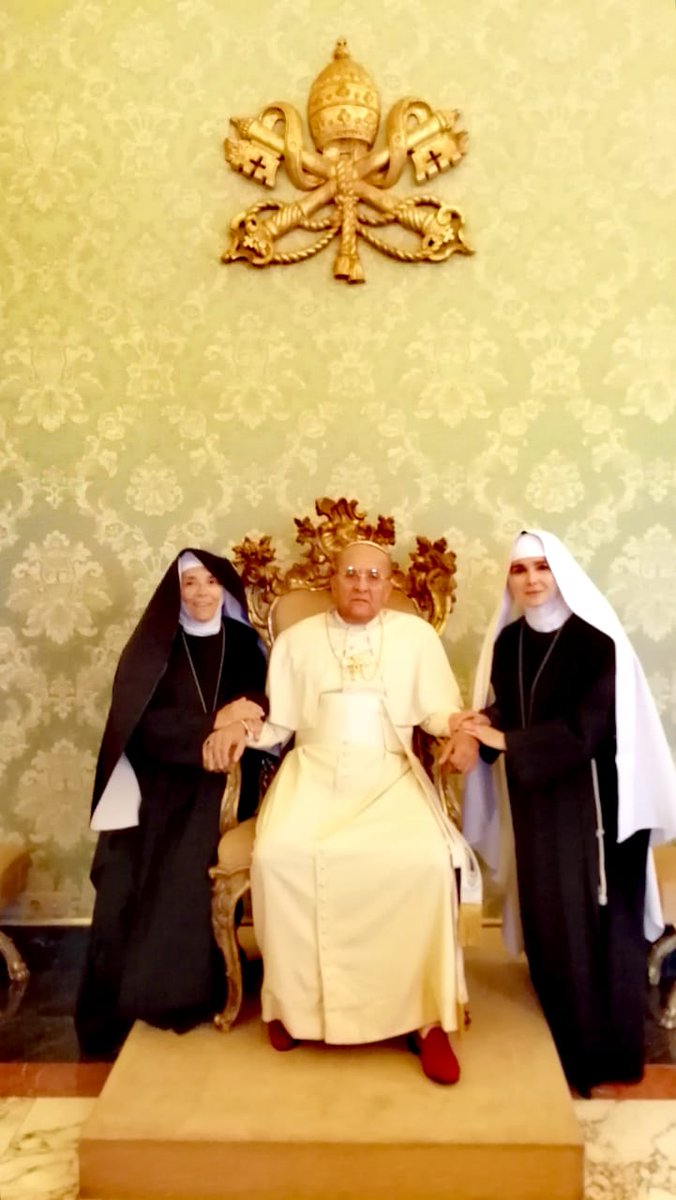 PatoCastillofic's tweet photo. La claqueta de #TormentaEnElVaticano con #CharoZapardiel ( #Pascalina) y #Natalia, además de #MarcClotet todos bajo la batuta de #ToñoBerumen https://t.co/TIOqz1CIwh