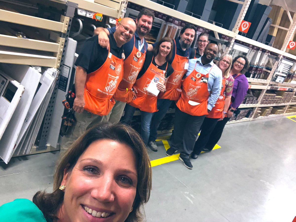 misshd03's tweet photo. We had a GREAT Day developing in the aisles!! #Instock #StoreAppearance #Service #Specialty1on1walkππβοΈ #Acumen #LeanIN shout out to Matt and Hannah!! #D319 badge! Future-Vision-Performance #letTHEnumbersTELLtheStory @GunbarrelHD742 @MichelleTramme8 @Tbelk5 @ChadMorehead1 https://t.co/RVXPuYuyF7