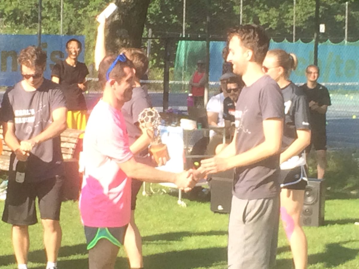 Felix Zelder tweet media