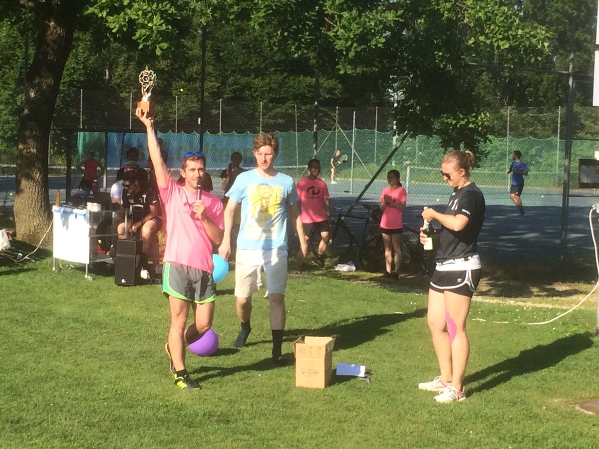 Felix Zelder tweet media