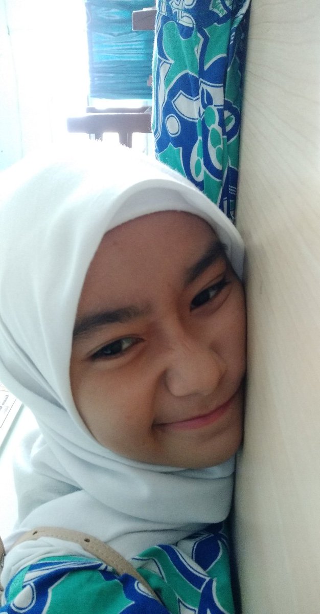 Freya_JKT48's tweet photo. Aku lagi nungguin kakak aku ambil rapot. Tapi kok ngantuk aku bgtsii��👌🏻 https://t.co/IlAGZfwSlk