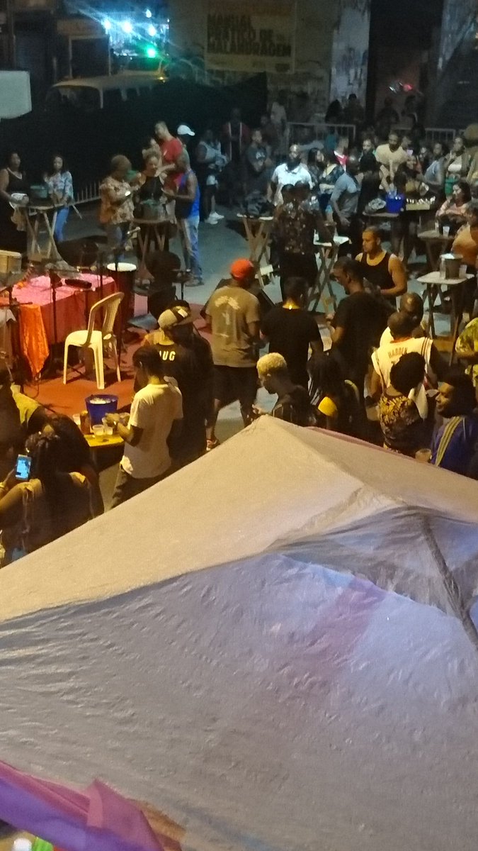 Victaaoo's tweet photo. Roda de Samba rolando agora também as Quartas embaixo do Viaduto de Madureira #viadutodemadureira #cufa #rodadesamba https://t.co/8Mbpv81GPf